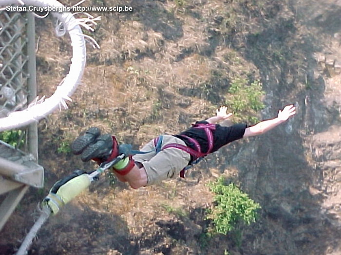 Victoria falls - Bungee - Stefan I get an enormous adrenaline pulse and I think that my final hour has come. As soon as I spring back up, a pleasant feeling oppresses me. Stefan Cruysberghs